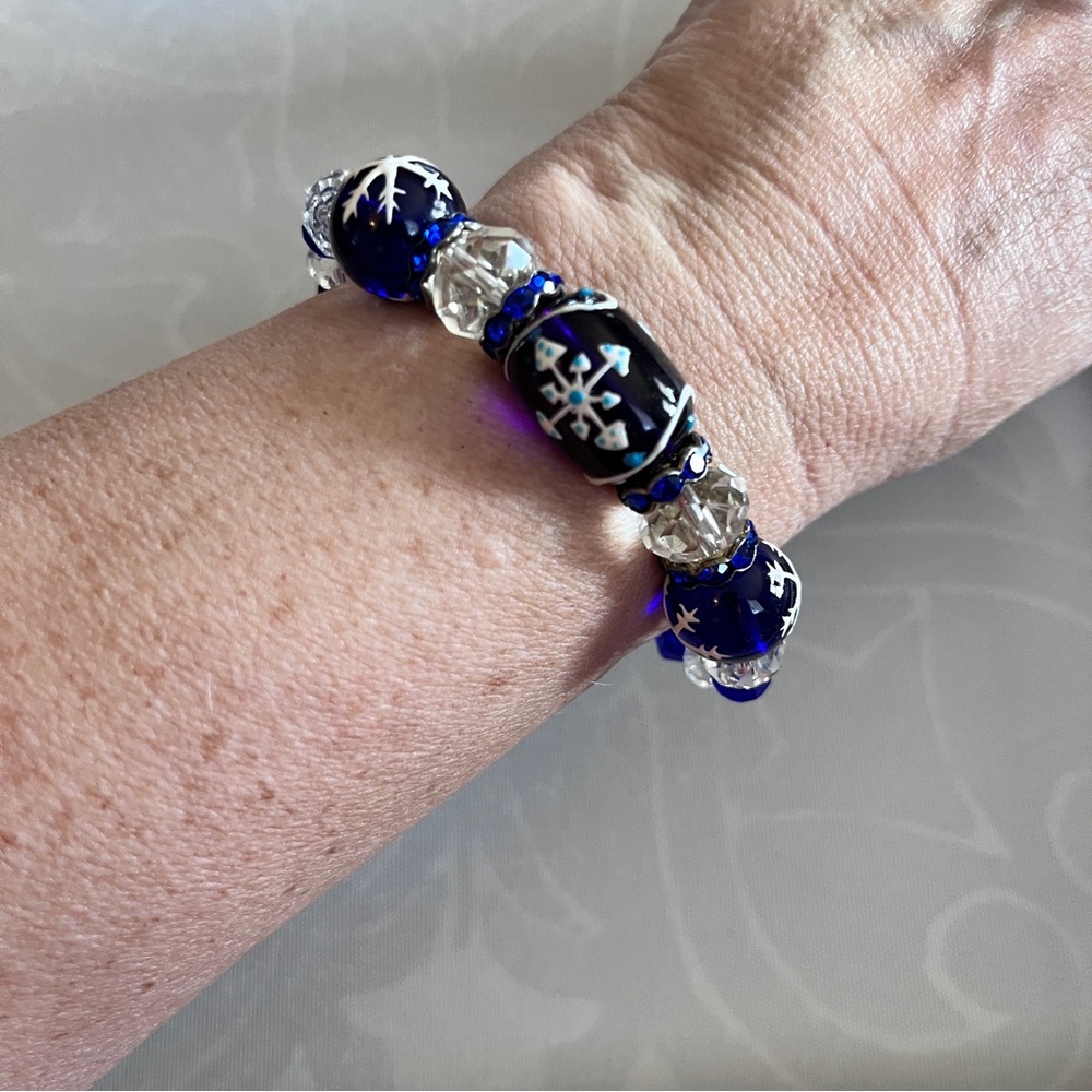 bracelet snowflake navy white holiday spirit stocking stuffer jewellery